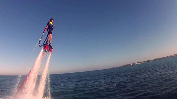 FlyBoard un deporte extremo que te hará volar sobre el agua