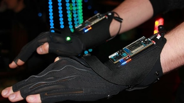 Estos guantes ayudan a crear música electrónica